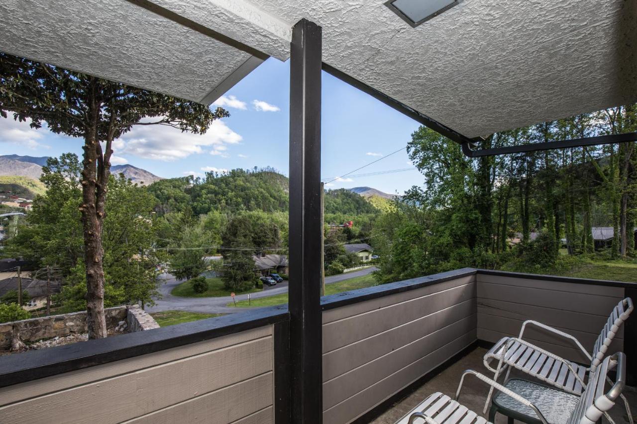 Chalet Inn Gatlinburg Exterior photo