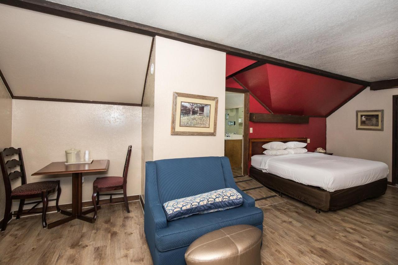 Chalet Inn Gatlinburg Exterior photo